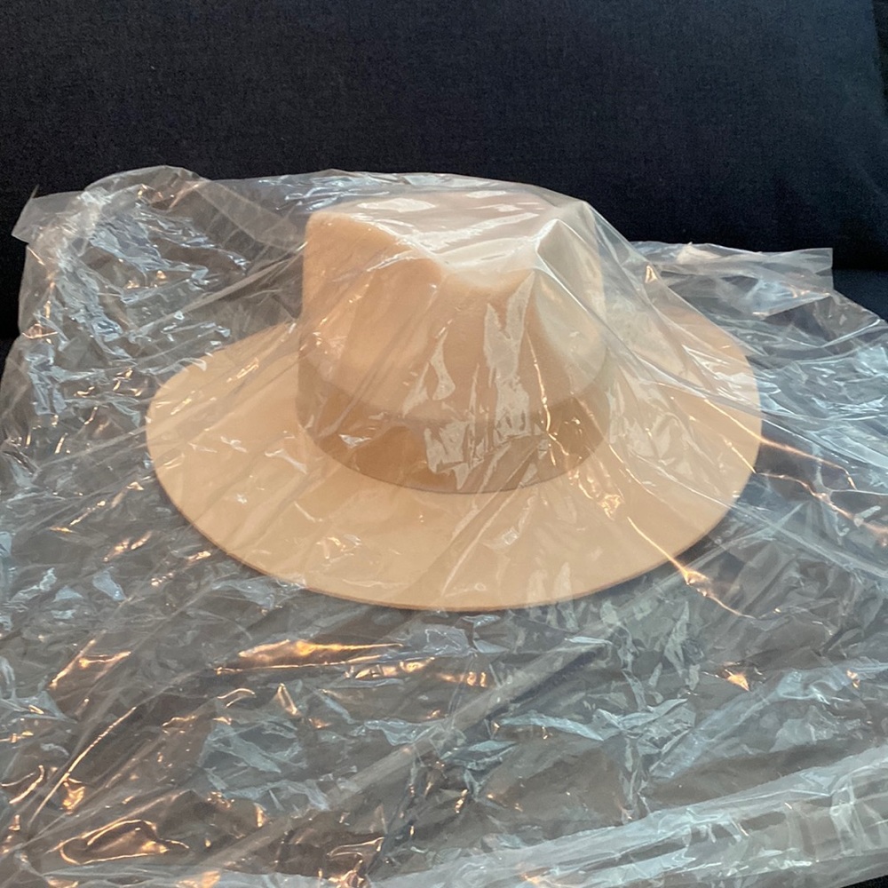 Teressa Foglia felt hat. NWT